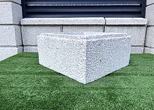 Мрамор на белом цементе