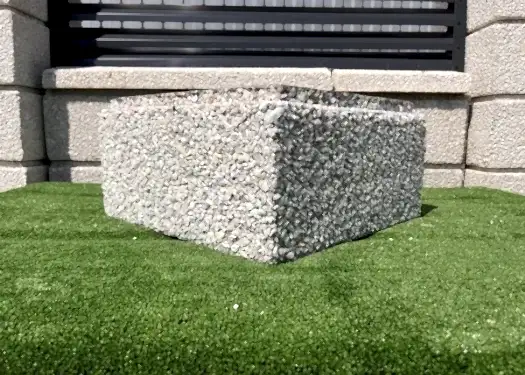 Мрамор на сером цементе