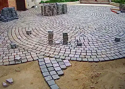 Укладка гранитной брусчатки